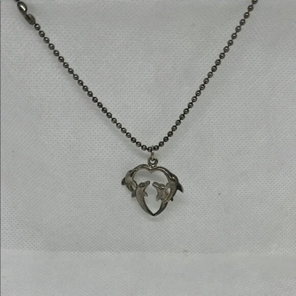 Final Price Vintage 90’s Elegant Silver Dolphin Heart Necklace - Picture 2 of 2